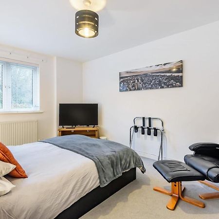 Stylish 2 Bedroom Apartment, Central Exeter, Parking On Site Екстериор снимка