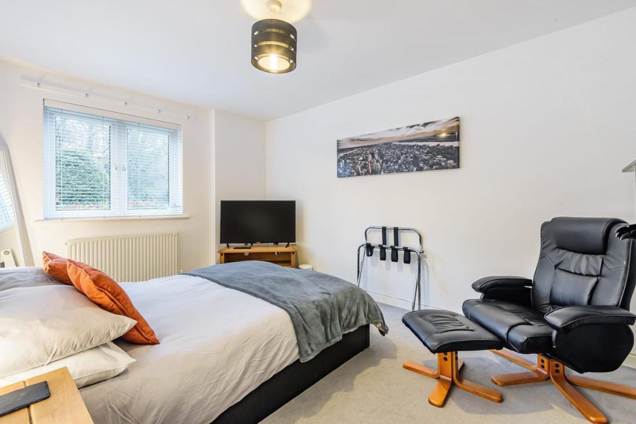 Stylish 2 Bedroom Apartment, Central Exeter, Parking On Site Екстериор снимка