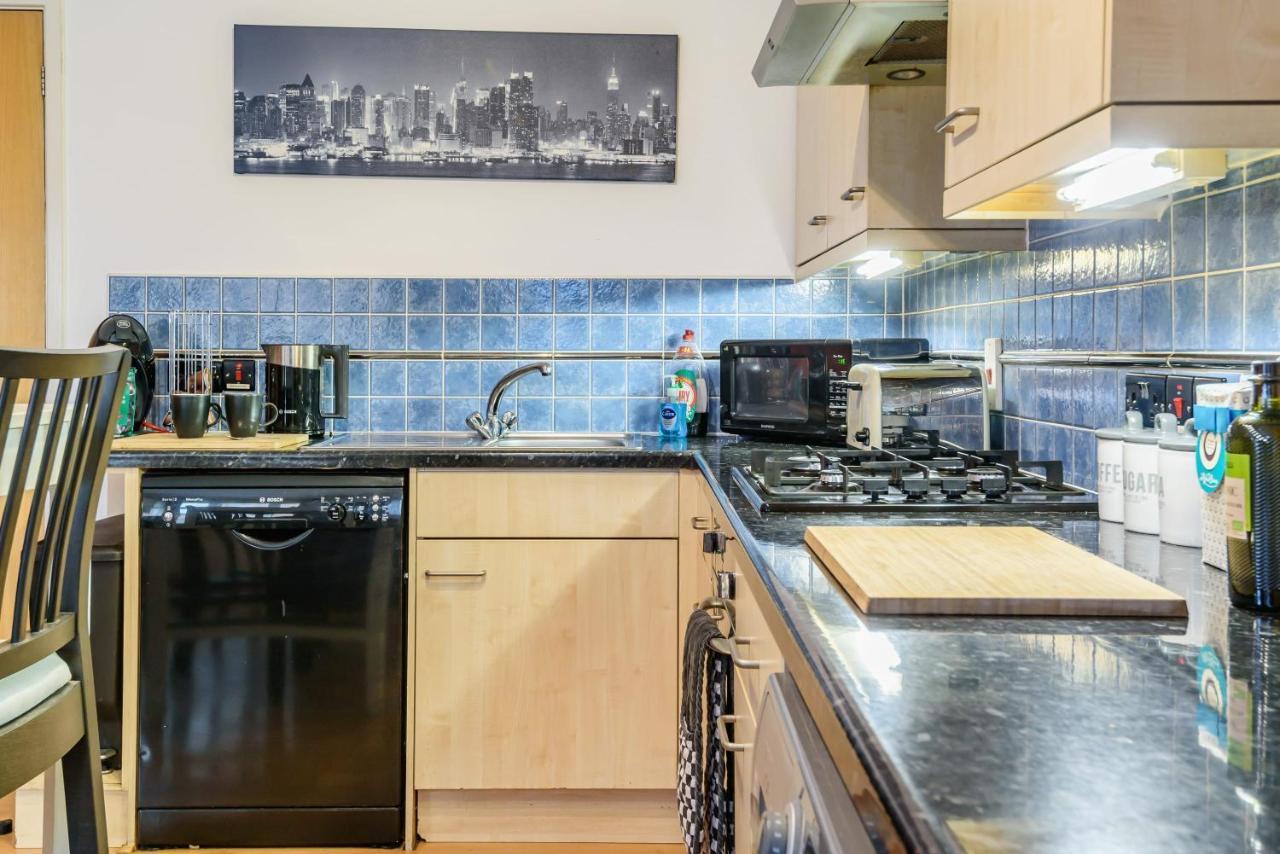 Stylish 2 Bedroom Apartment, Central Exeter, Parking On Site Екстериор снимка