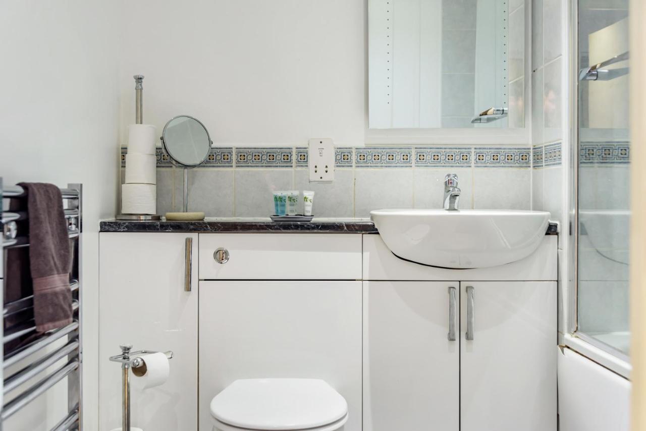Stylish 2 Bedroom Apartment, Central Exeter, Parking On Site Екстериор снимка
