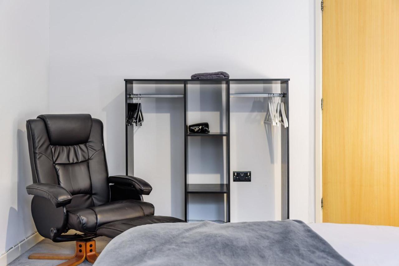 Stylish 2 Bedroom Apartment, Central Exeter, Parking On Site Екстериор снимка
