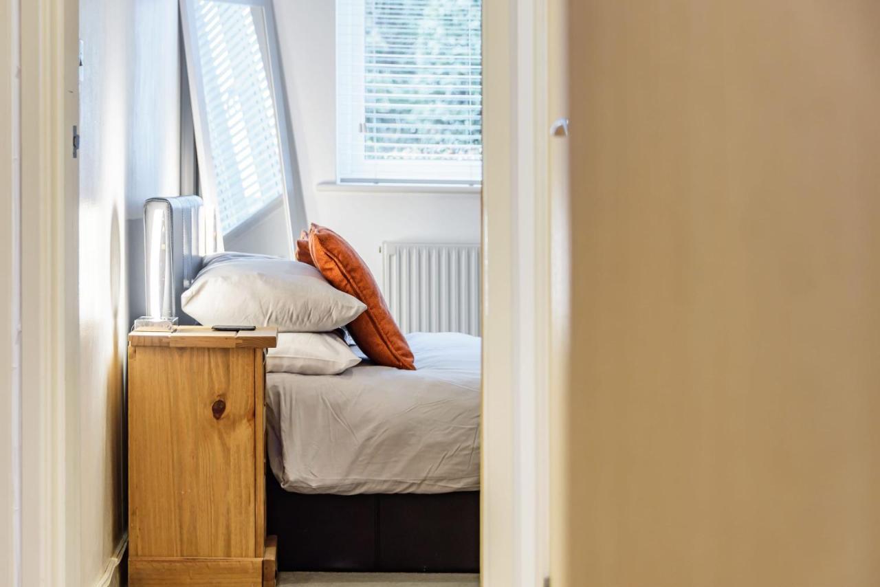 Stylish 2 Bedroom Apartment, Central Exeter, Parking On Site Екстериор снимка