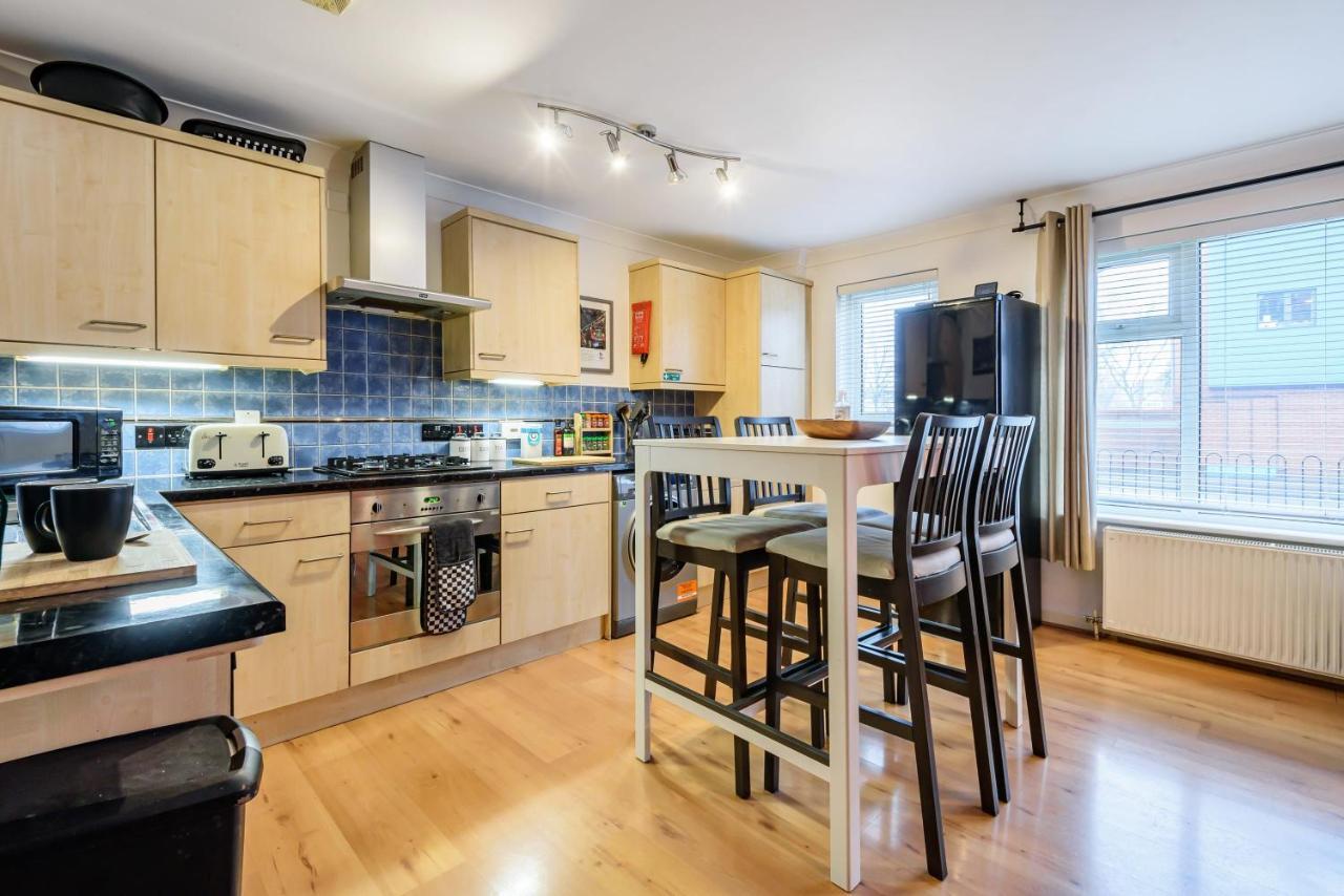 Stylish 2 Bedroom Apartment, Central Exeter, Parking On Site Екстериор снимка