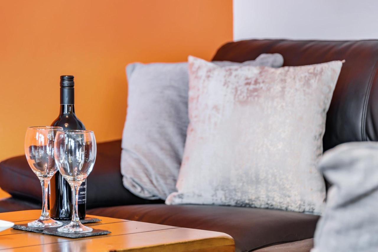 Stylish 2 Bedroom Apartment, Central Exeter, Parking On Site Екстериор снимка