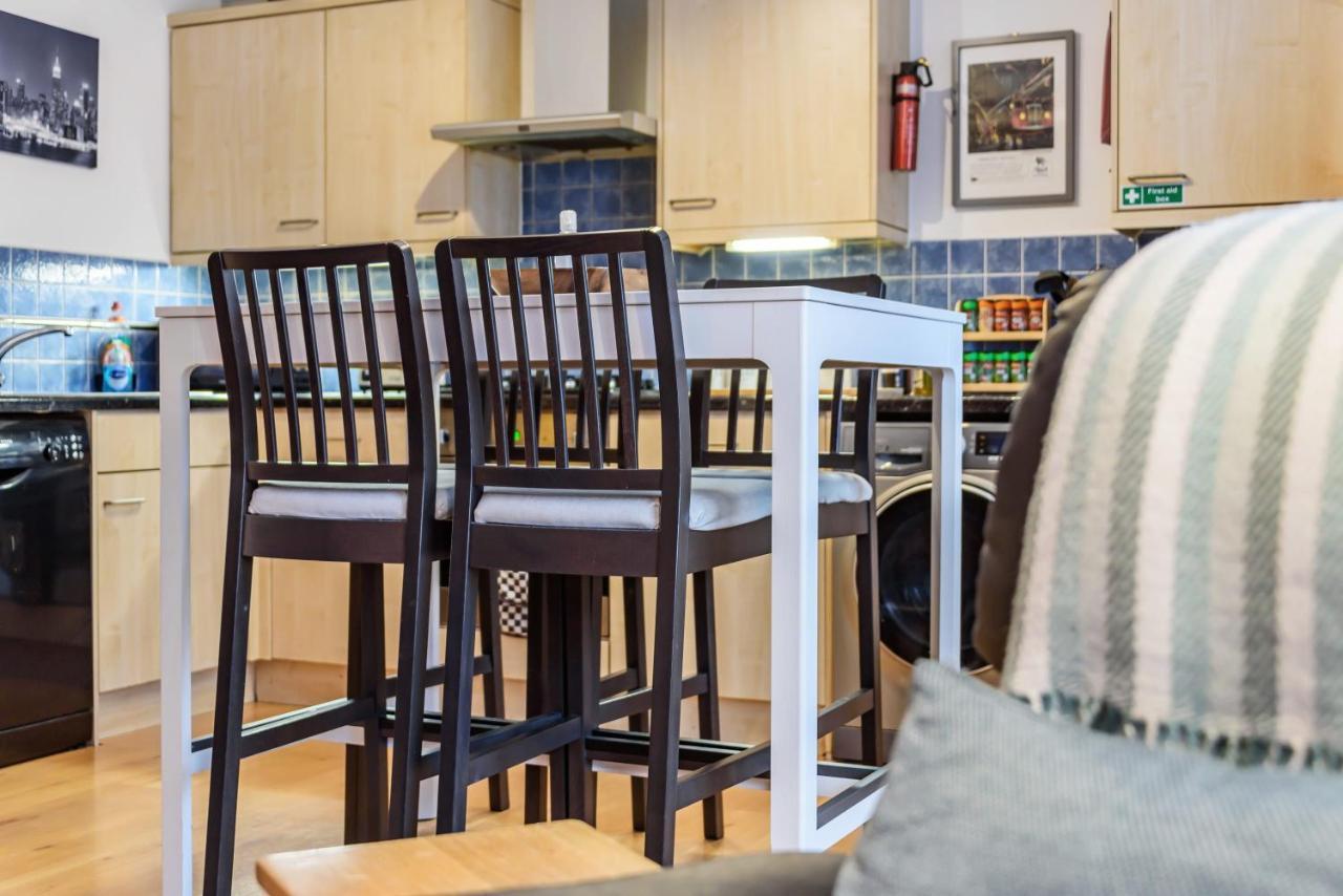 Stylish 2 Bedroom Apartment, Central Exeter, Parking On Site Екстериор снимка