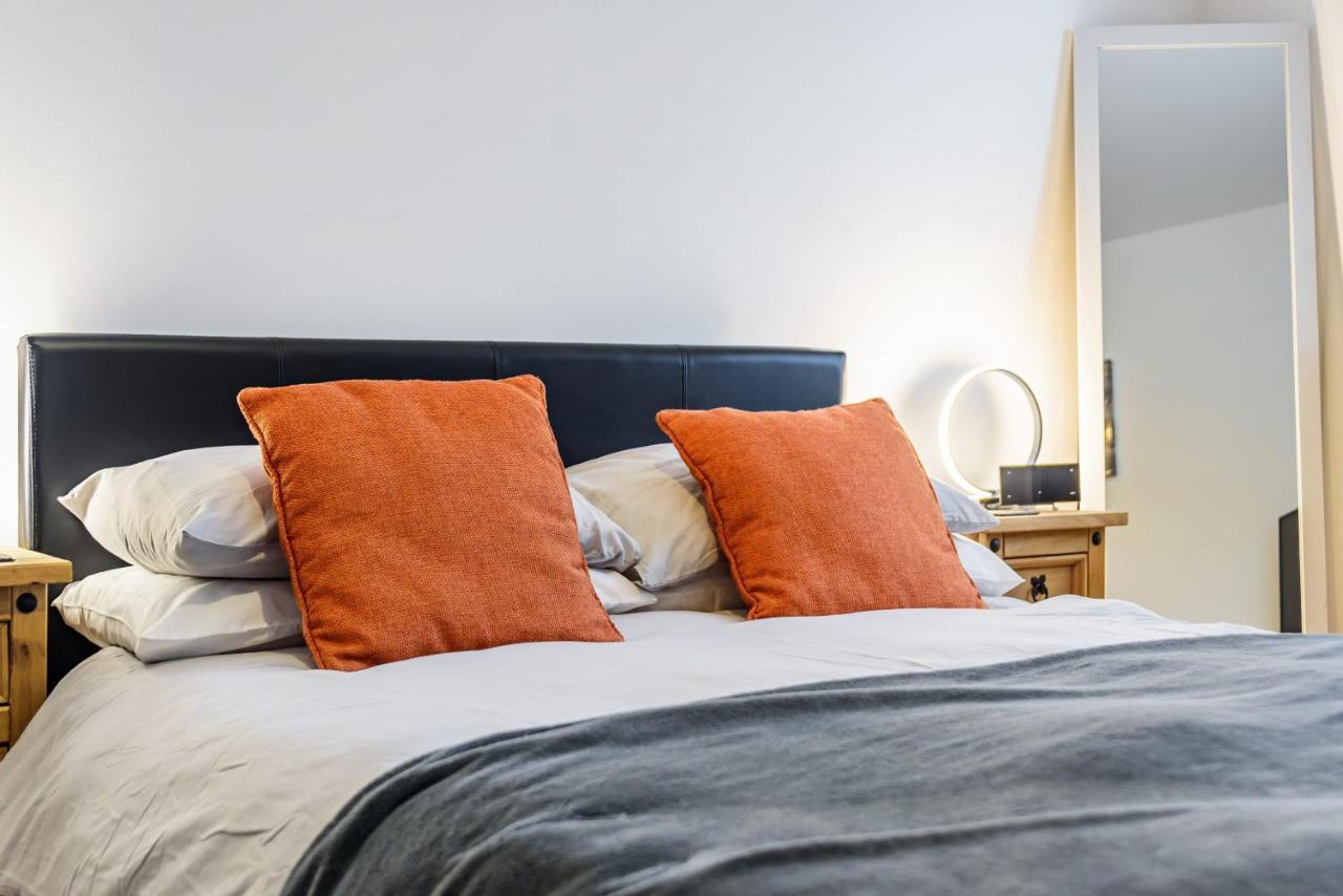 Stylish 2 Bedroom Apartment, Central Exeter, Parking On Site Екстериор снимка