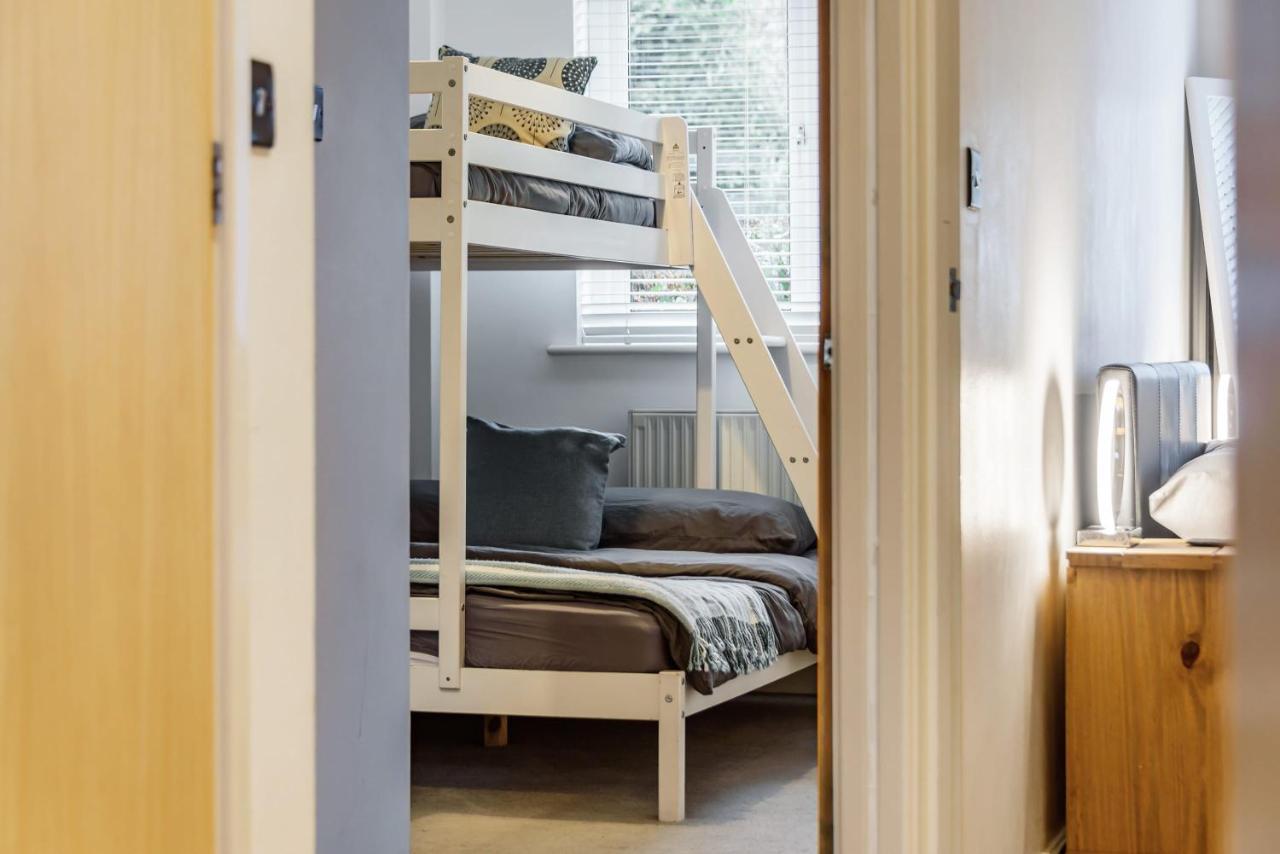Stylish 2 Bedroom Apartment, Central Exeter, Parking On Site Екстериор снимка