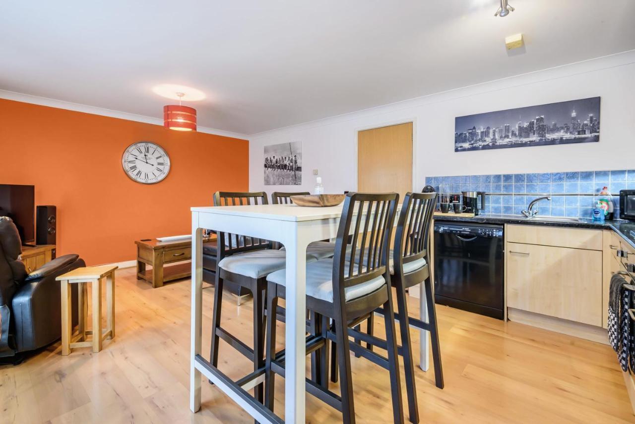 Stylish 2 Bedroom Apartment, Central Exeter, Parking On Site Екстериор снимка