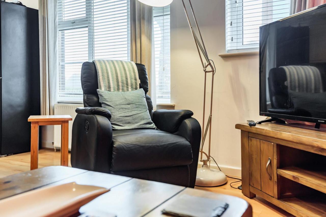 Stylish 2 Bedroom Apartment, Central Exeter, Parking On Site Екстериор снимка