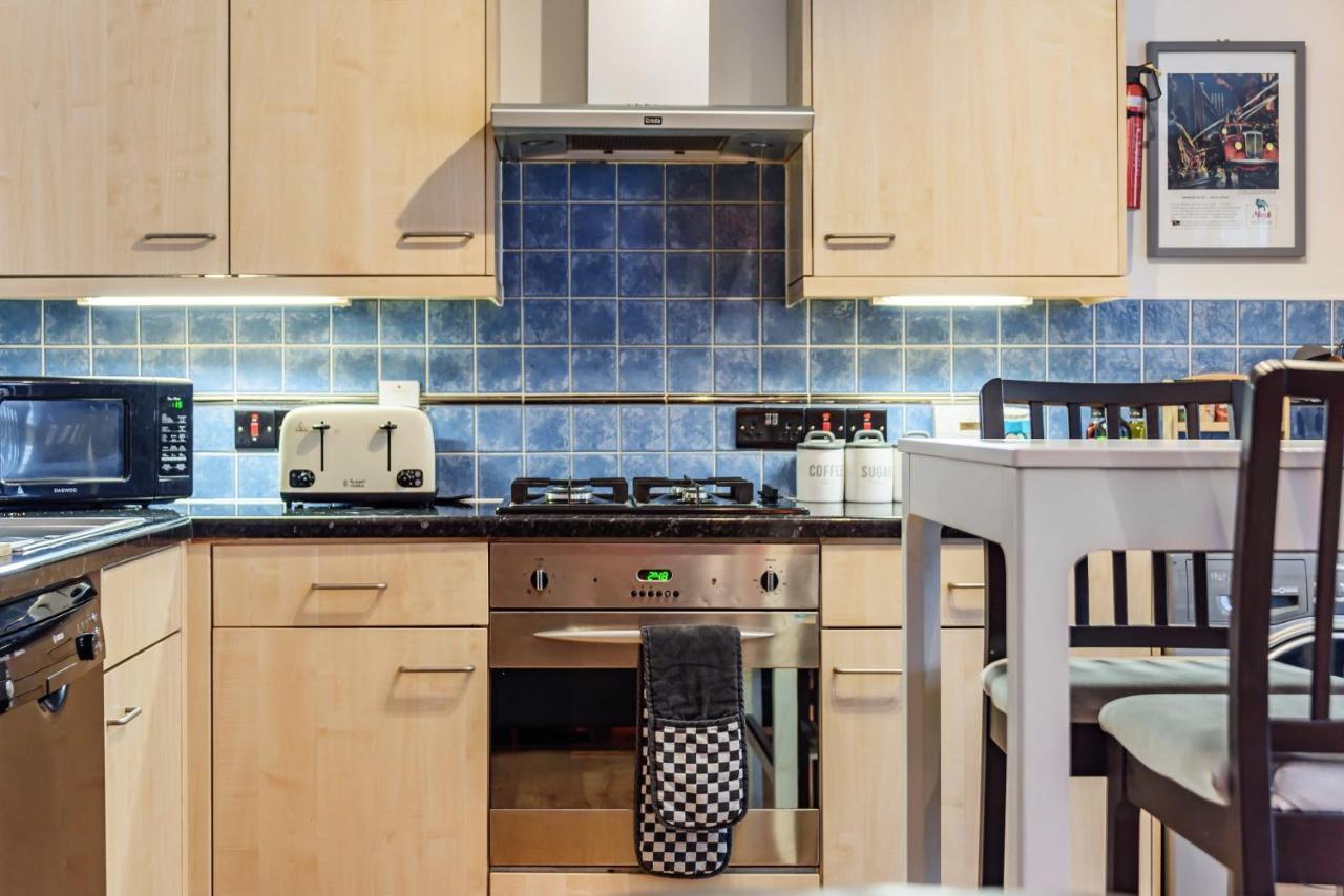 Stylish 2 Bedroom Apartment, Central Exeter, Parking On Site Екстериор снимка